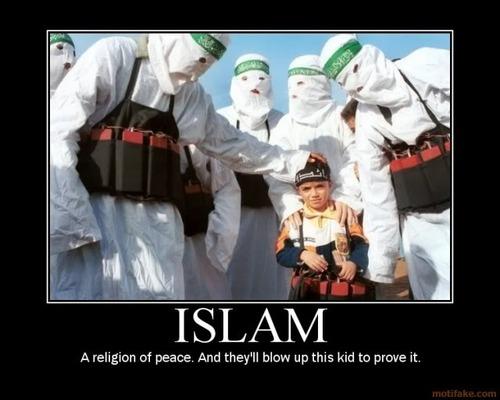 Islam. Une religion de la paix, et ils vont faire exploser ce petit garon pour vous le prouver.
