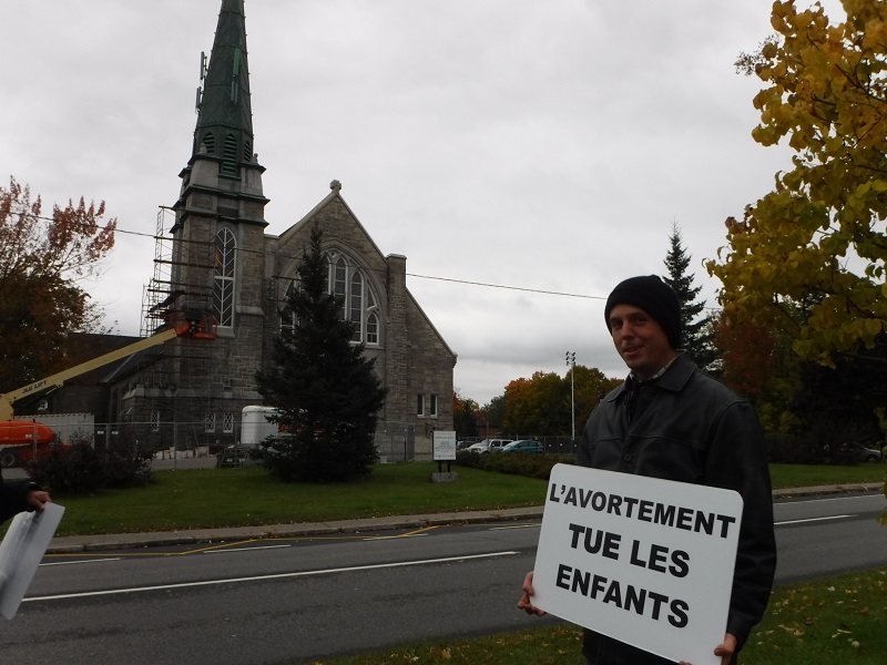 Saint-Charles-Garnier  gauche, un futur saint martyr Canadien  droite.