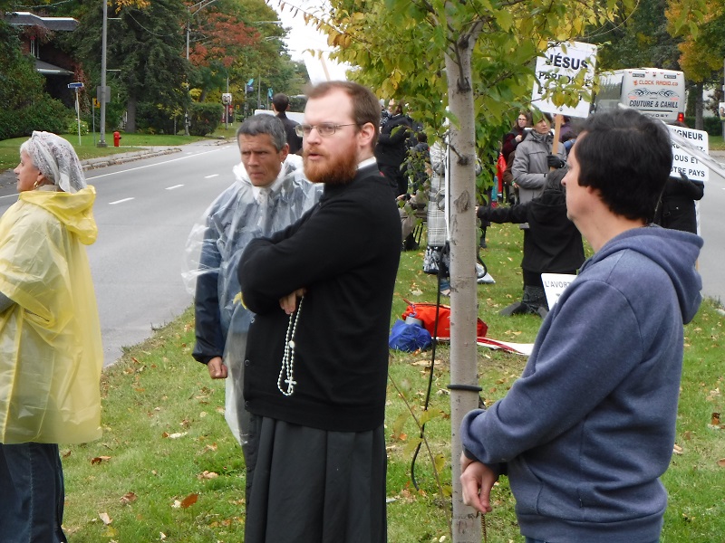 L'abb Marchand, FSSP, seul membre du clerg du diocse de Qubec qui a os dfendre publiquement les enfants  natre.